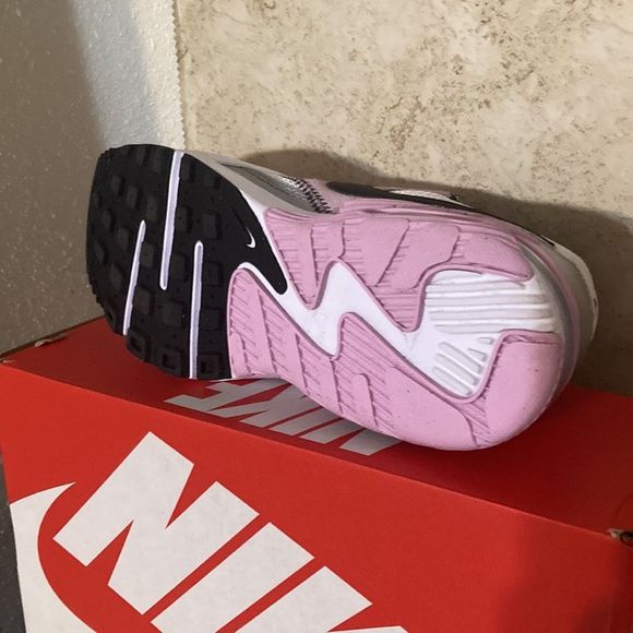 - NWT Womens Nike Air Max Excee  Athletic Shoe in size 6 Pink, white, grey… - Picture 10 of 12